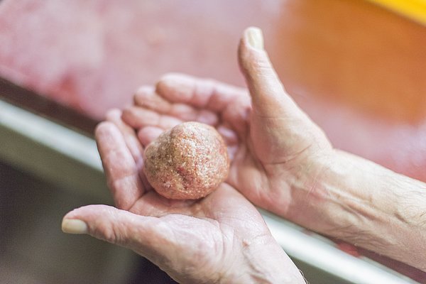 Pfälzer Knödel werden noch von Hand geformt